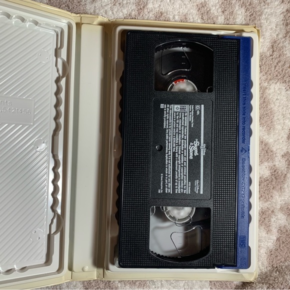 Disneys The Sword in the Stone movie - Picture 2 of 2